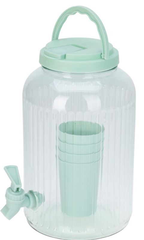 Drikkedispenser med kopper