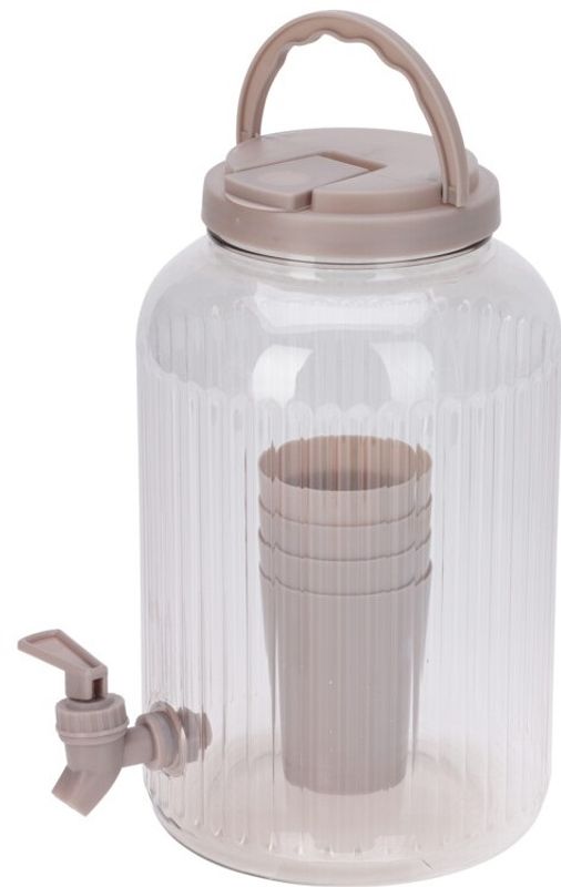 Drikkedispenser med kopper